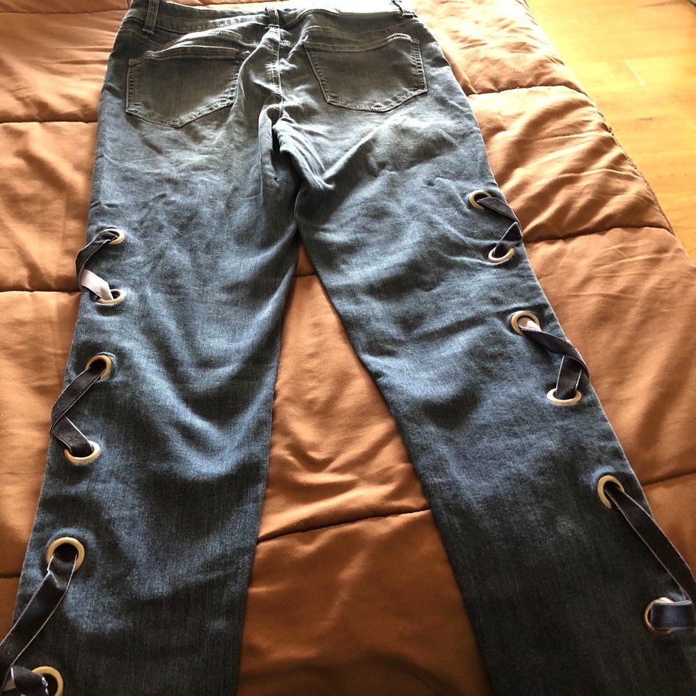 Jeans with shoelace trim on the sides